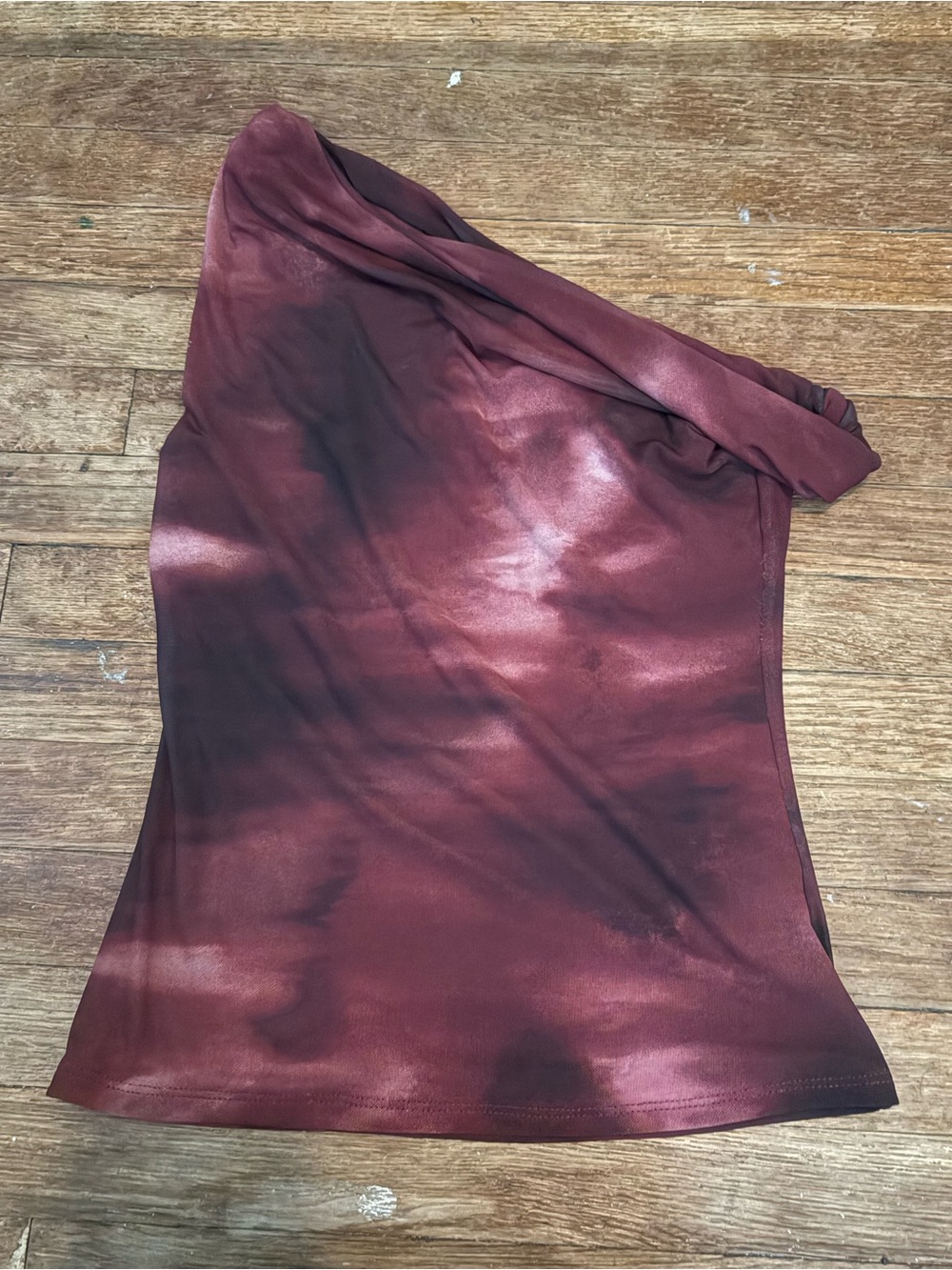 Misty Rose: One-Shoulder Maroon Tie-Dye Top